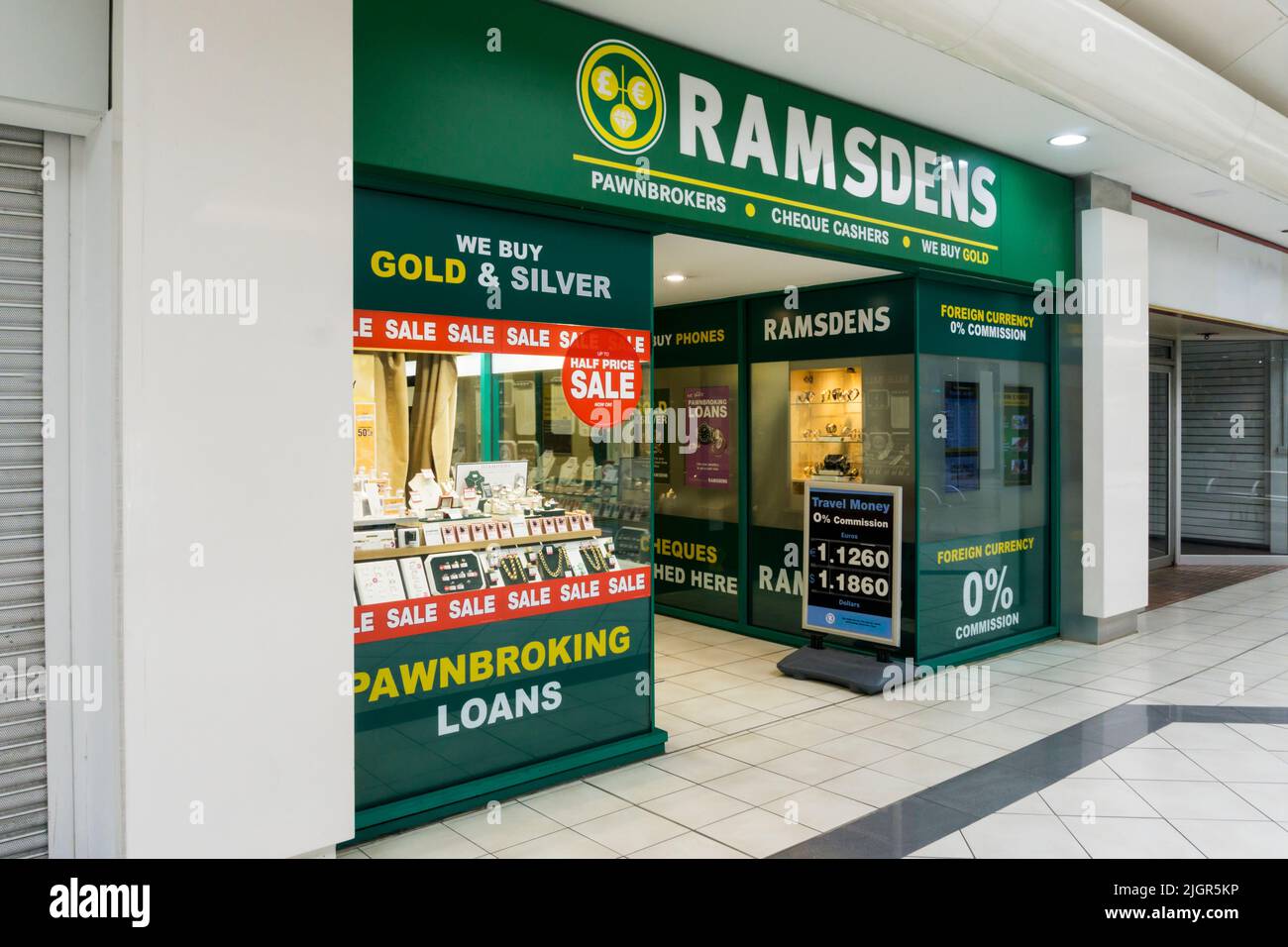 Ramsdens Pfandhäuser im Einkaufszentrum in Cumbernauld New Town in North Lanarkshire, Schottland. Stockfoto
