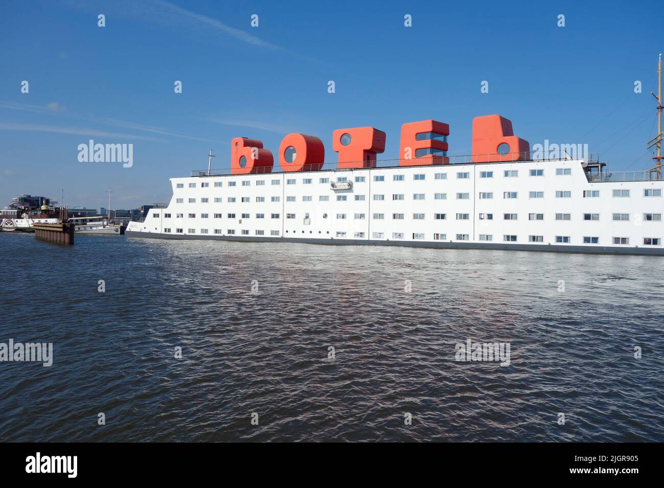 The Botel Hotel - ein absolut einzigartiges nautisches Hotel am Fluss IJ in Amsterdam. Stockfoto