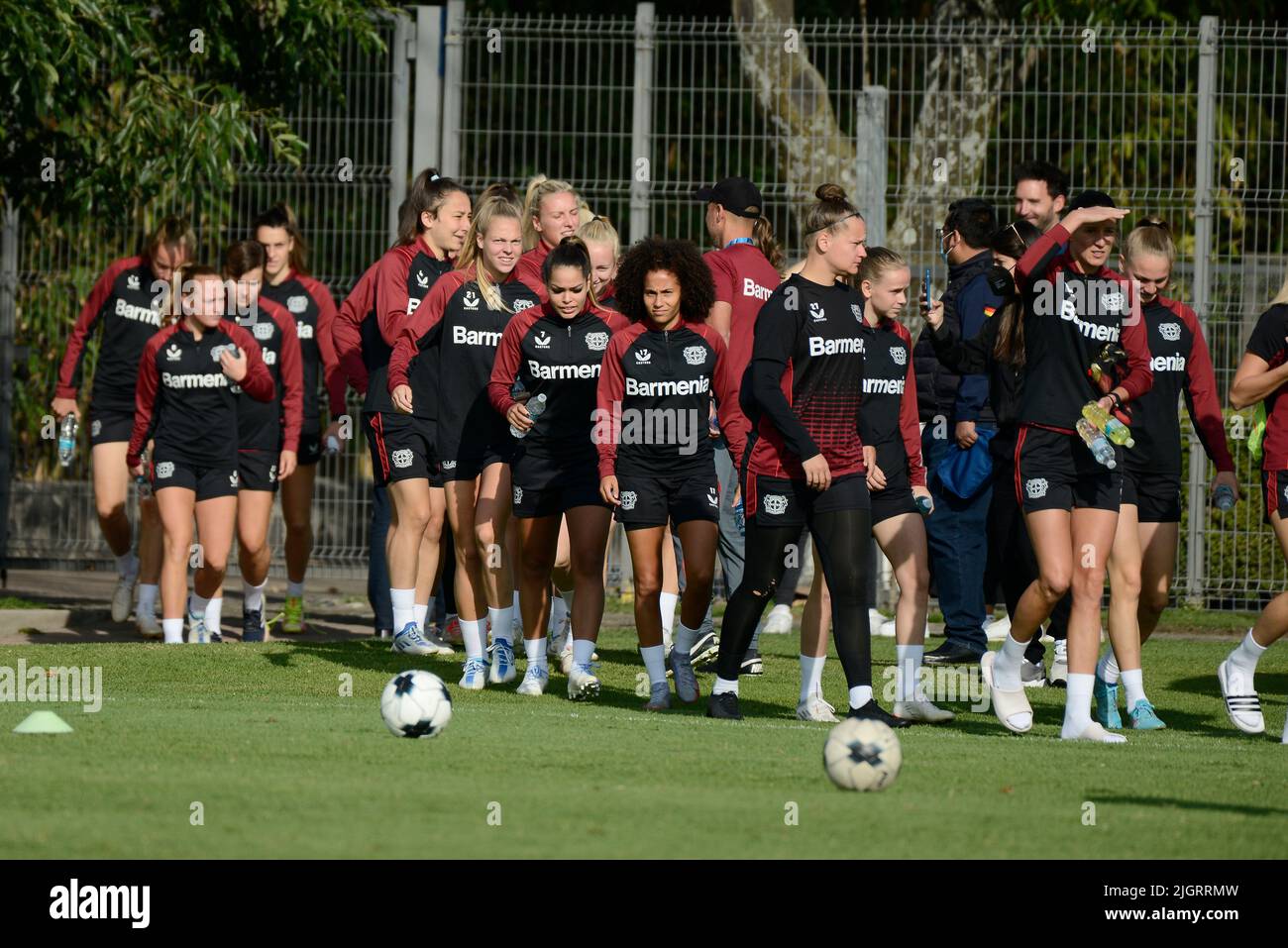 Mexiko-Stadt, Mexiko-Stadt, Mexiko. 12.. Juli 2022. 12. Juli 2022, Mexiko-Stadt, Mexiko: Bayer Leverkusen Frauen-Team während eines Trainings vor dem Spiel zwischen Amerika und Bayer Leverkusen im Rahmen von 100 Jahren Bayer in Mexiko. Am 12. Juli 2022 in Mexiko-Stadt, Mexiko. (Bild: © Carlos Tischler/eyepix via ZUMA Press Wire) Stockfoto