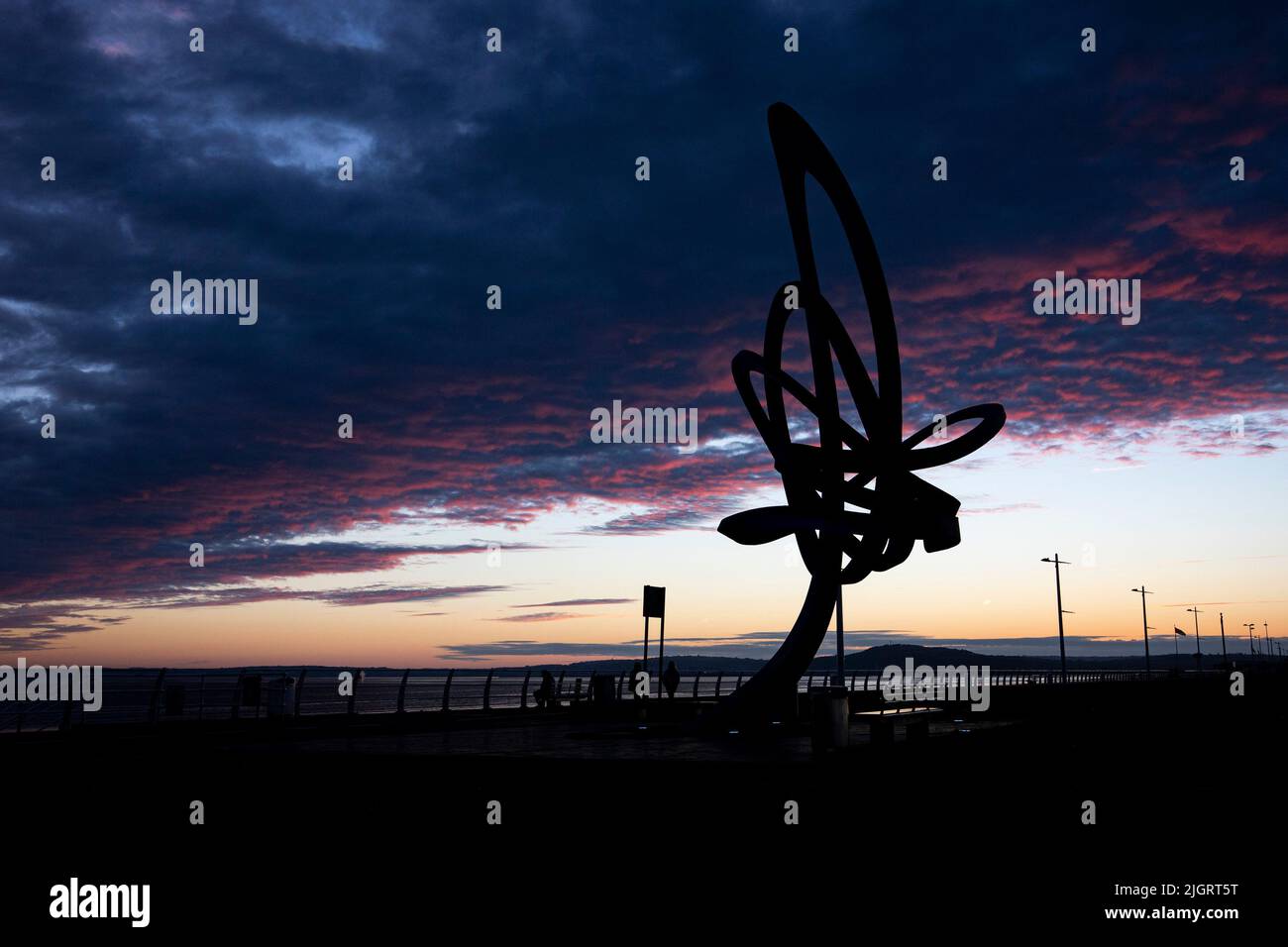 Port Talbot, Großbritannien. 12.. Juli 2022. Ein Blick auf Aberavon, Port Talbot bei Sonnenuntergang am 12.. Juli 2022. Quelle: Lewis Mitchell/Alamy Live News Stockfoto