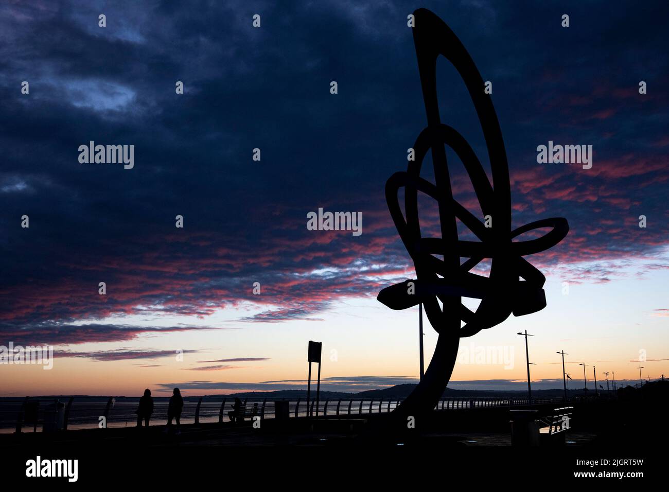 Port Talbot, Großbritannien. 12.. Juli 2022. Ein Blick auf Aberavon, Port Talbot bei Sonnenuntergang am 12.. Juli 2022. Quelle: Lewis Mitchell/Alamy Live News Stockfoto