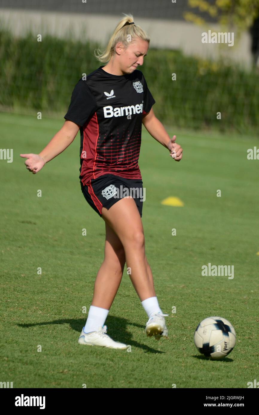 Mexiko-Stadt, Mexiko-Stadt, Mexiko. 12.. Juli 2022. 12. Juli 2022, Mexiko-Stadt, Mexiko: Melissa Friedrich von der Bayer Leverkusen Frauenmannschaft während eines Trainings vor dem Spiel zwischen Amerika und Bayer Leverkusen im Rahmen von 100 Jahren Bayer in Mexiko. Am 12. Juli 2022 in Mexiko-Stadt, Mexiko. (Bild: © Carlos Tischler/eyepix via ZUMA Press Wire) Stockfoto