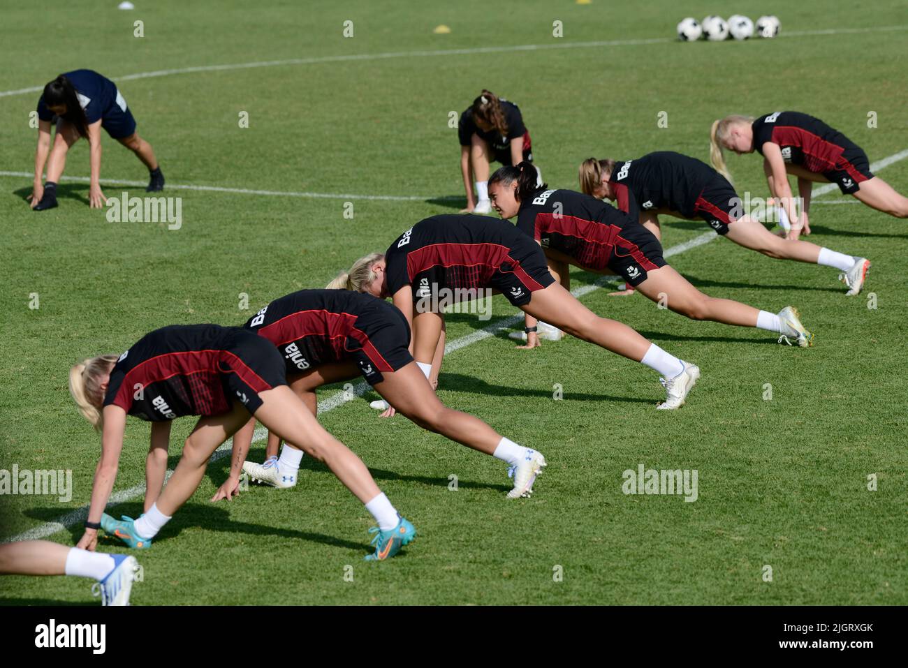 Mexiko-Stadt, Mexiko-Stadt, Mexiko. 12.. Juli 2022. 12. Juli 2022, Mexiko-Stadt, Mexiko: Bayer Leverkusen Frauen-Team während eines Trainings vor dem Spiel zwischen Amerika und Bayer Leverkusen im Rahmen von 100 Jahren Bayer in Mexiko. Am 12. Juli 2022 in Mexiko-Stadt, Mexiko. (Bild: © Carlos Tischler/eyepix via ZUMA Press Wire) Stockfoto