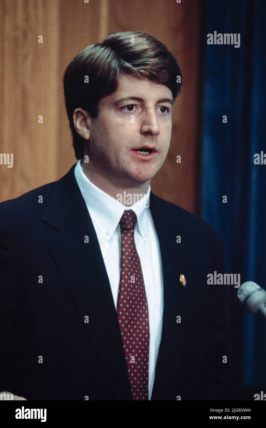 Der US-Repräsentant Patrick Kennedy von Rhode Island, sagte während einer Pressekonferenz auf dem Capitol Hill am 27. März 1995 in Washington, D.C. Stockfoto
