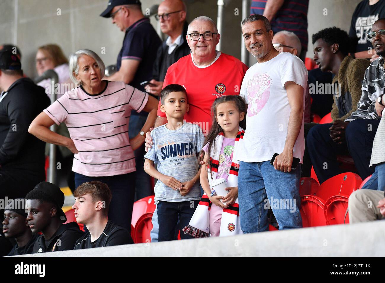 FC United Fans beim Vorsaison-Freundschaftsspiel zwischen FC United von Manchester und Bury AFC im Broadhurst Park, Moston am Dienstag, den 12.. Juli 2022. (Kredit: Eddie Garvey | MI Nachrichten) Kredit: MI Nachrichten & Sport /Alamy Live Nachrichten Stockfoto