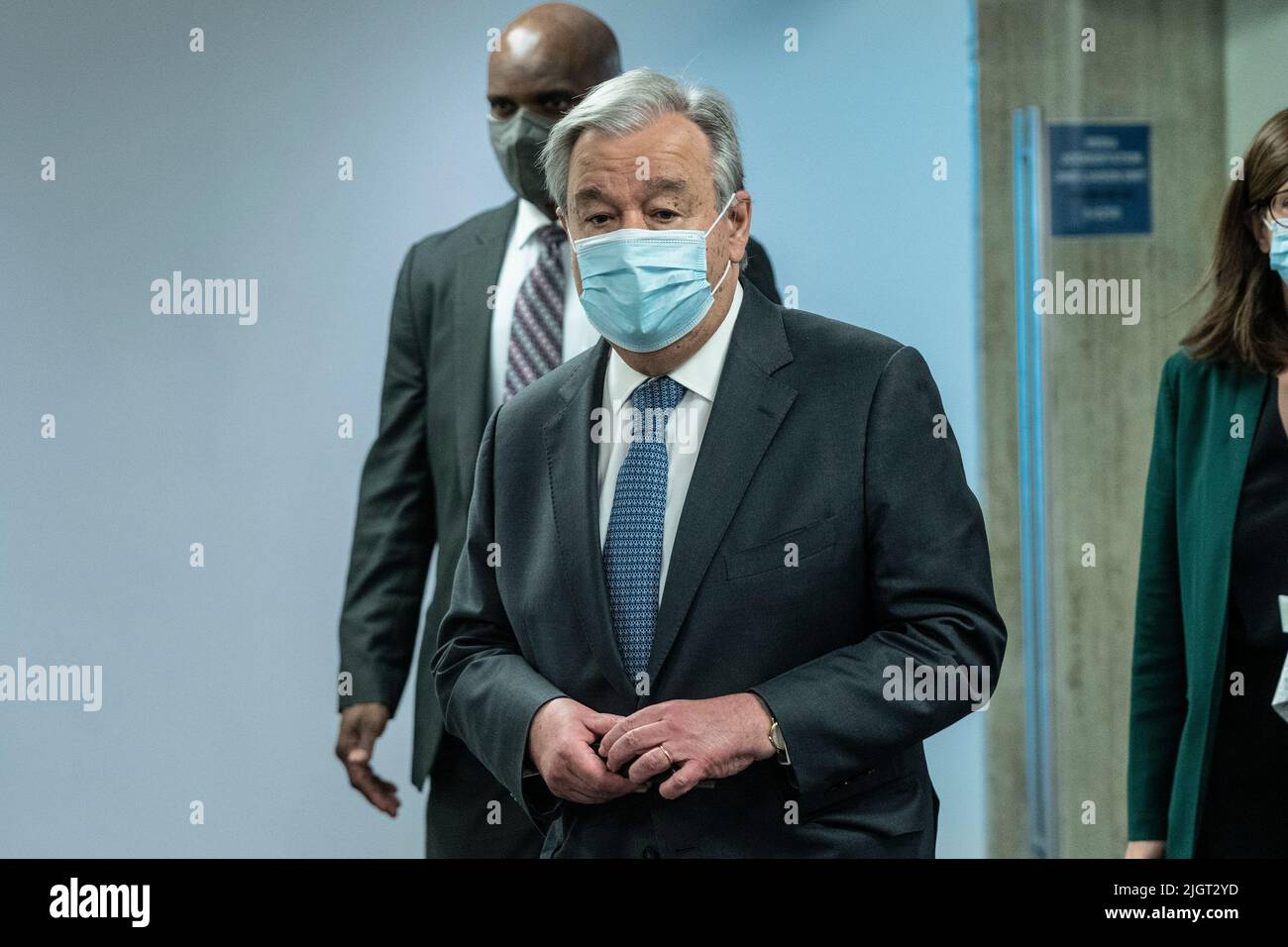 Generalsekretär Antonio Guterres kommt am 12. Juli 2022 zur Sitzung des Sicherheitsrates über friedenserhaltende Maßnahmen im UN-Hauptquartier in New York. Der Sicherheitsrat führt eine offene Debatte über strategische Kommunikation in der Friedenssicherung. Brasilien ist im Juli Präsident des Sicherheitsrates. Bei dem Treffen waren Generalleutnant Marcos De Sa Affonso Da Costa, Befehlshaber der Streitkräfte der Organisation der Vereinten Nationen zur Stabilisierung der Demokratischen Republik Kongo (MONUSCO) und Jenna Russo, Forschungsdirektorin des Internationalen Friedensinstituts, zu Gast. (Foto von Lev Radin/Sipa USA) Stockfoto