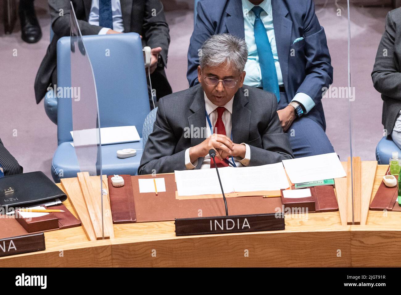Saurabh Kumar, Sekretär (Ost), Außenministerium nimmt an der Sitzung des Sicherheitsrates über friedenserhaltende Maßnahmen im UN-Hauptquartier Teil. Der Sicherheitsrat führt eine offene Debatte über strategische Kommunikation in der Friedenssicherung. Brasilien ist im Juli Präsident des Sicherheitsrates. Bei dem Treffen waren Generalleutnant Marcos De Sa Affonso Da Costa, Befehlshaber der Streitkräfte der Organisation der Vereinten Nationen zur Stabilisierung der Demokratischen Republik Kongo (MONUSCO) und Jenna Russo, Forschungsdirektorin des Internationalen Friedensinstituts, zu Gast. (Foto von Lev Radin/Pacific Press) Stockfoto