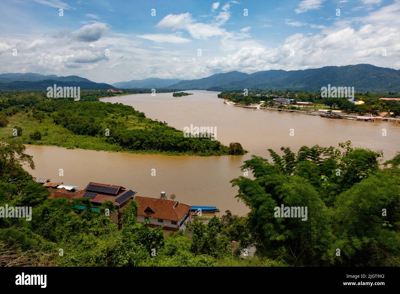 Im GOLDENEN DREIECK treffen sich Thailand, Burma und Laos am Zusammenfluss der Flüsse Mekong und Ruak - CHIANG SAEN, THAILAND Stockfoto