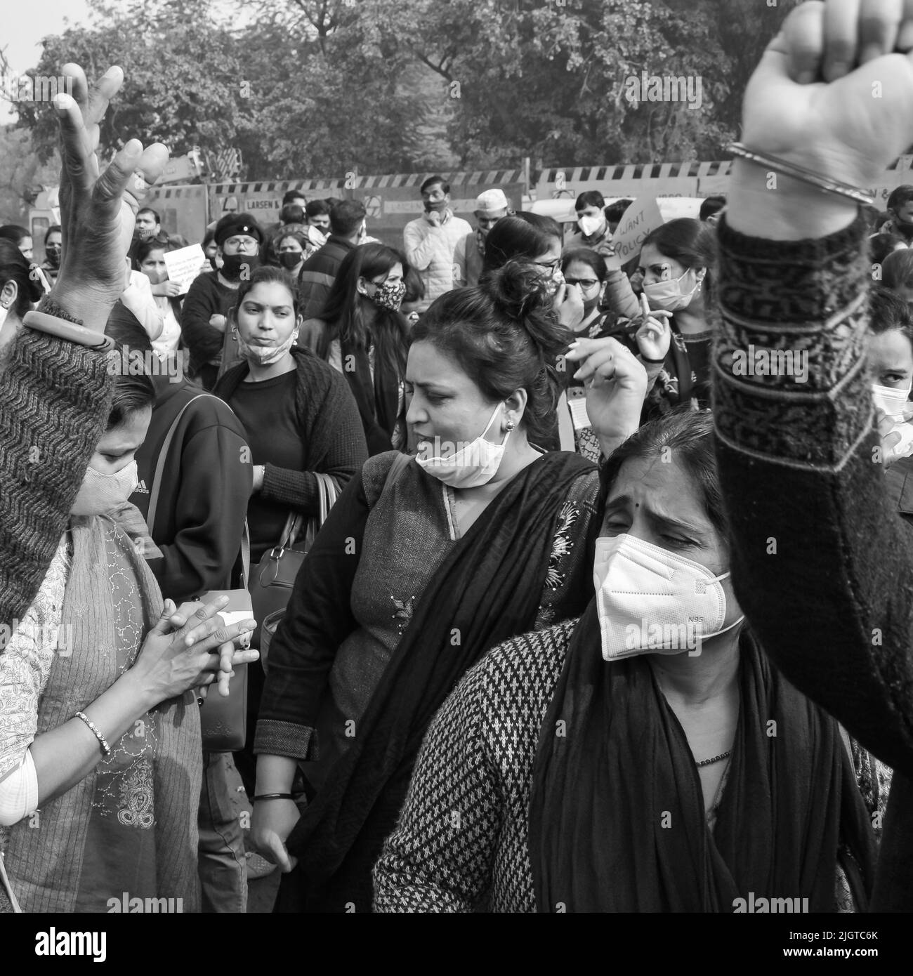 Delhi, Indien Dezember 25 2021 : Delhi Vertragsgastlehrer mit Plakaten, Fahnen und Graffiti protestiert gegen Delhi AAP Regierung für die Herstellung Stockfoto