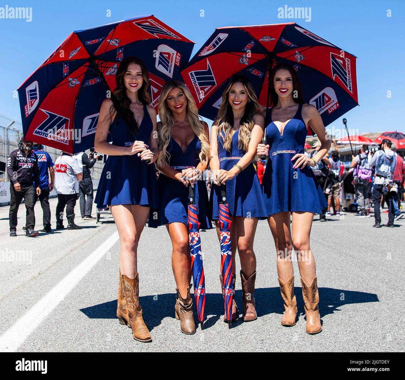 Monterey, CA, USA. 10.. Juli 2022. Eine MotoAmerica Girls am Start vor dem Geico MotoAmerica Superbike Race 2 in WeatherTech Laguna Seca Monterey, CA Thurman James/CSM/Alamy Live News Stockfoto