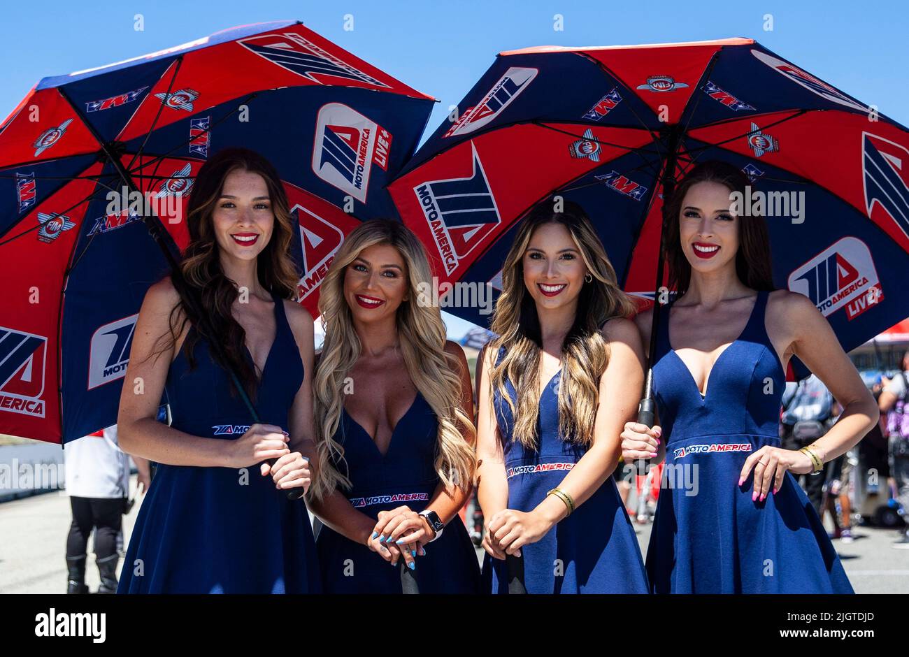 Monterey, CA, USA. 10.. Juli 2022. Eine MotoAmerica Girls am Start vor dem Geico MotoAmerica Superbike Race 2 in WeatherTech Laguna Seca Monterey, CA Thurman James/CSM/Alamy Live News Stockfoto