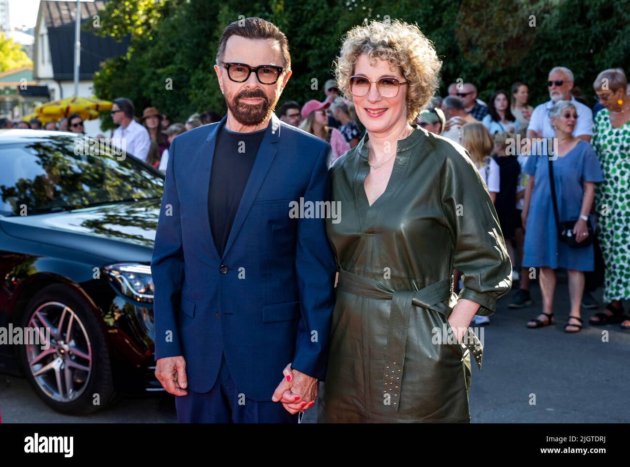 Stockholm, Schweden, 12. Juli 2022, kommt Abba-Star Bjorn Ulvaeus mit seiner Partnerin Christina SAS zur Premiere des von ihm produzierten Zirkusmusicals „Pippi pa Cirkus“ (Pippi im Zirkus) am 12. Juli 2022 in Stockholm, Schweden. „Wir haben uns schon seit einer Weile mit ihr verfreunden und ich hatte das Gefühl, dass ich sie zu diesem Ereignis mitnehmen wollte“, sagte Ulvaeus. Foto von Robert Eklund/Stella Pictures/ABACAPRESS.COM Stockfoto