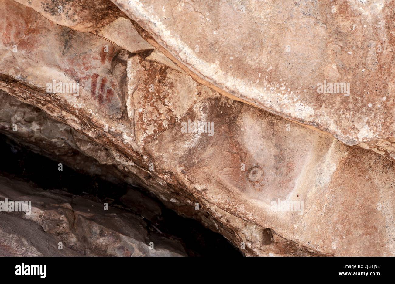 Prähistorische Gemälde im Felsunterstand Pena del Aguila, Magacela. Badajoz, Extremadura, Spanien Stockfoto