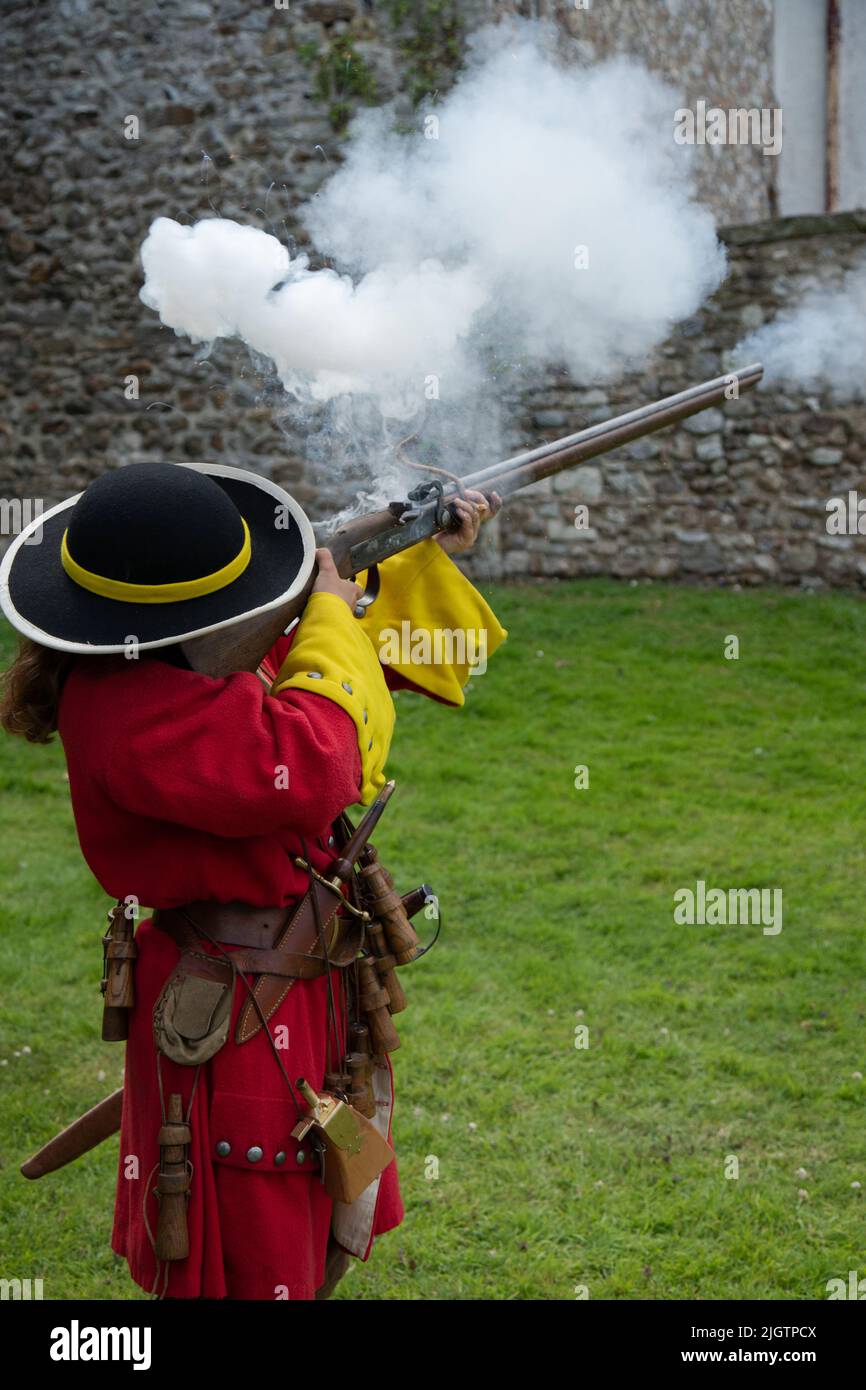 Rot beschichtete Uniform der britischen Armee aus dem 17.. Jahrhundert Stockfoto