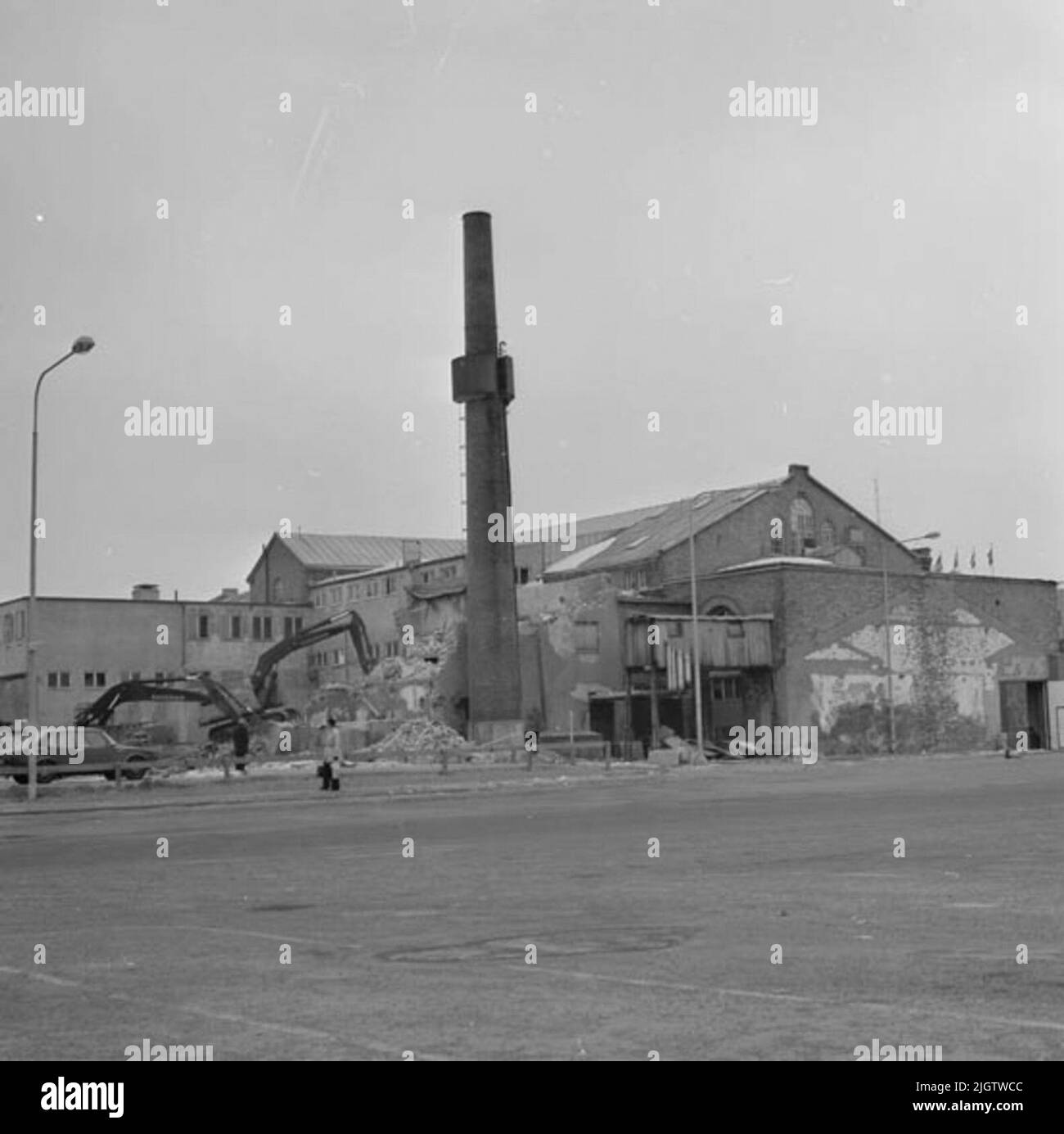 Abriss der Rückseite des Kampenhofs.die Baumwollspinnerei und -Webung von Kampenhof wurde 1856-57 auf Västerlånggatan errichtet. Das Gebäude wurde vom Architekten A. W. Edelswärd entworfen. Die Fabrik wurde für 80 Webstühle und 10.000 Spinnen angepasst. Die treibende Kraft bestand zunächst aus einer 80 ps starken Dampfmaschine, aus 1916 Strom. Die Jahre 1862-63, die Fabrik hatte einige Schwierigkeiten und musste 4 Tage Arbeitswoche gelten. Ab 1864 wurde die Fabrik wieder in Betrieb gesetzt. Im Jahr 1920 waren 270 Menschen beschäftigt, im Jahr 1946 waren es 330. Nach Schwierigkeiten im Jahr 1950s geriet das Unternehmen am 30. September 1954 in Liquidation. Kampenhof Stockfoto