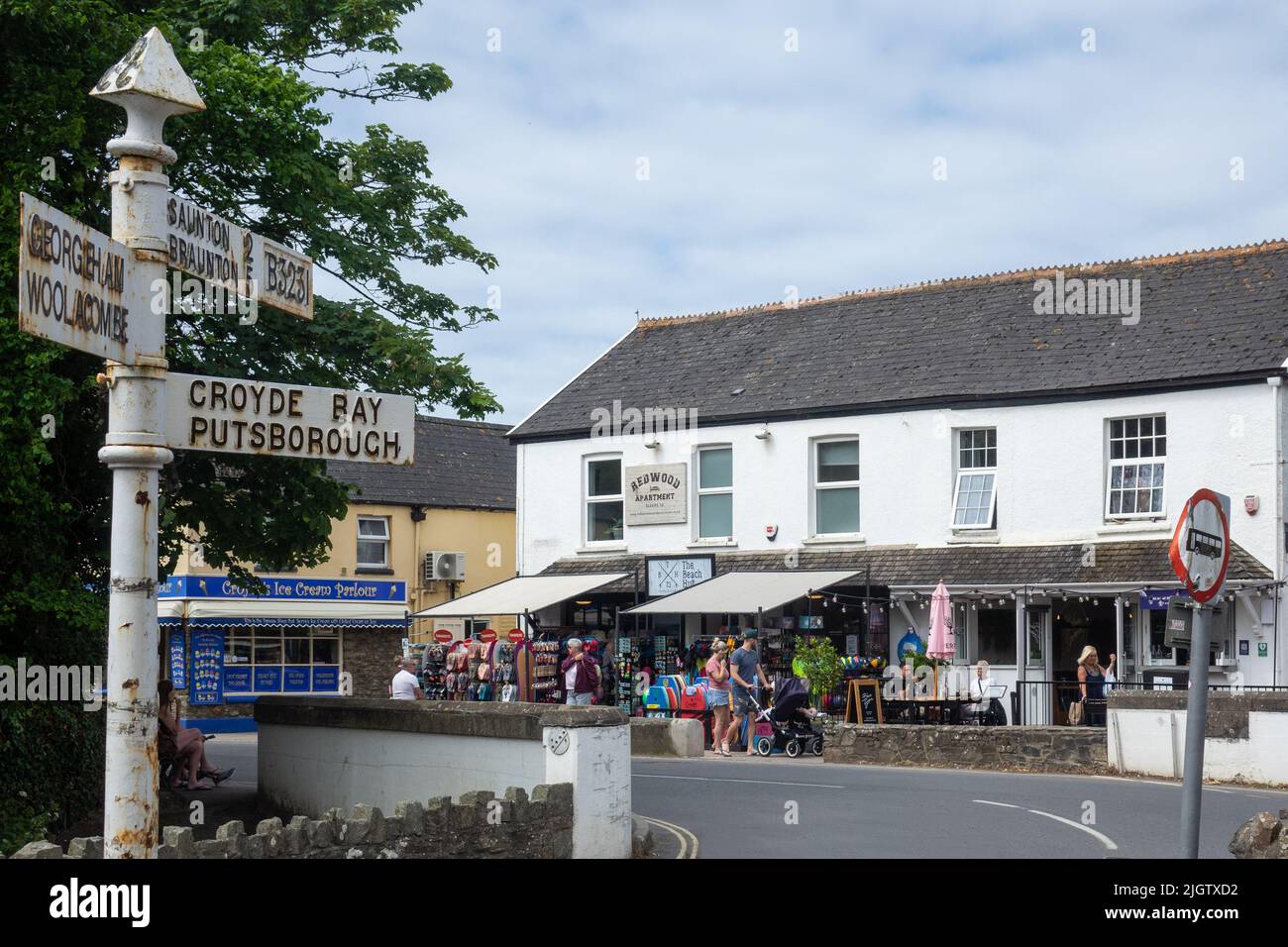 England, Devon, Croyde Village Geschäfte Stockfoto