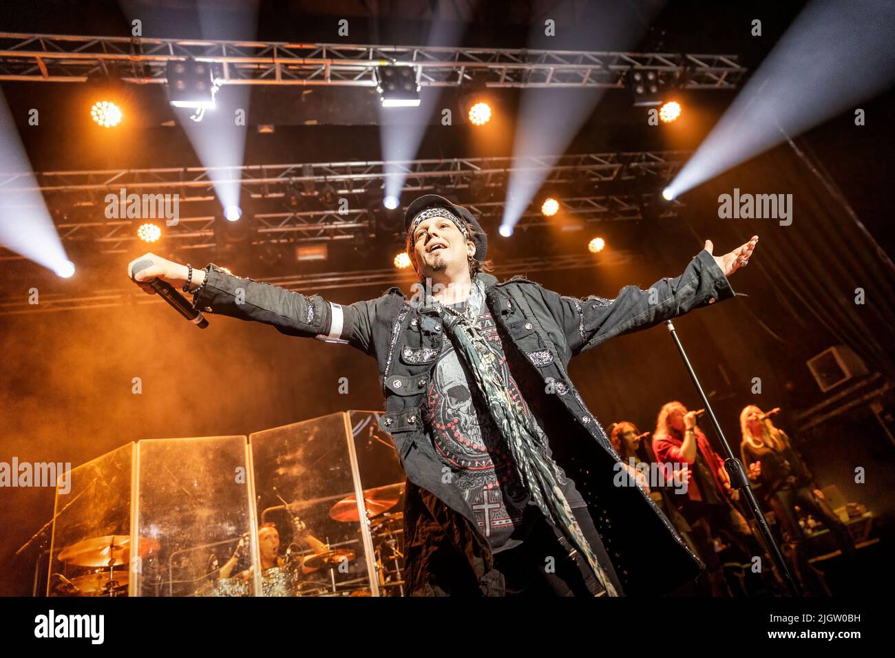 Oslo, Norwegen. 11., Juli 2022. Die deutsche Metal-Supergruppe Avantasia gibt ein Live-Konzert im Sentrum Scene in Oslo. Hier ist Sänger Tobias Sammet live auf der Bühne zu sehen. (Foto: Gonzales Photo - Terje Dokken). Stockfoto
