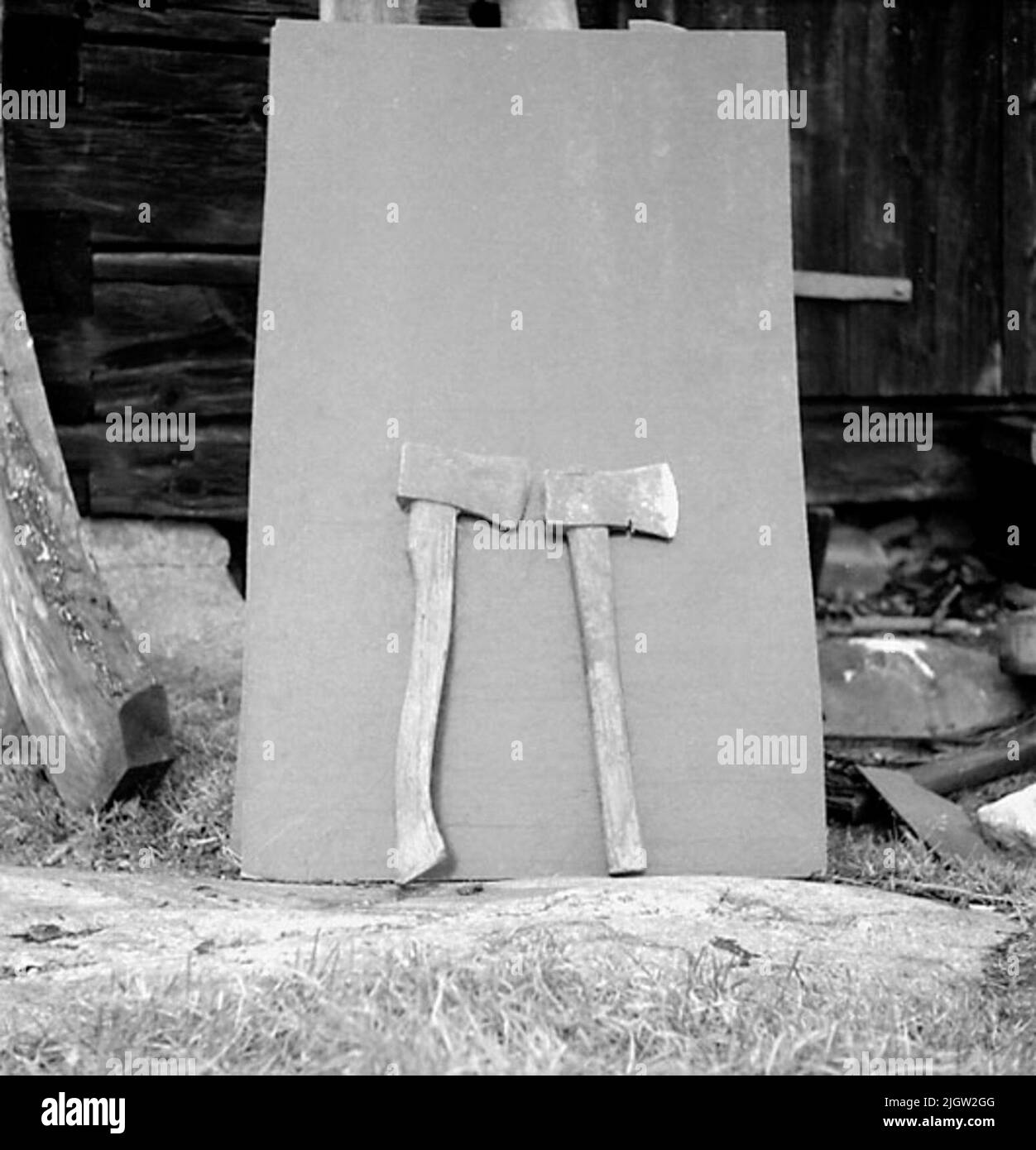 Zwei Achsen sind für die Fotografie eingerichtet. Diese werden für den Bootsbau verwendet. Stockfoto