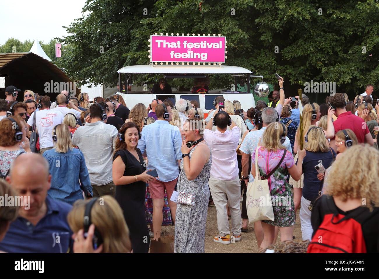 That Festival Feeling Silent Disco, Flowers After Hours, RHS Hampton Court Palace Garden Festival 2022, London, England, Großbritannien, Europa Stockfoto