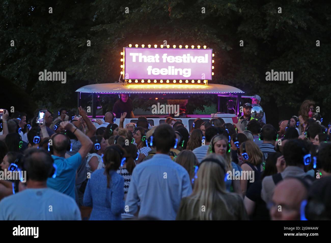 That Festival Feeling Silent Disco, Flowers After Hours, RHS Hampton Court Palace Garden Festival 2022, London, England, Großbritannien, Europa Stockfoto