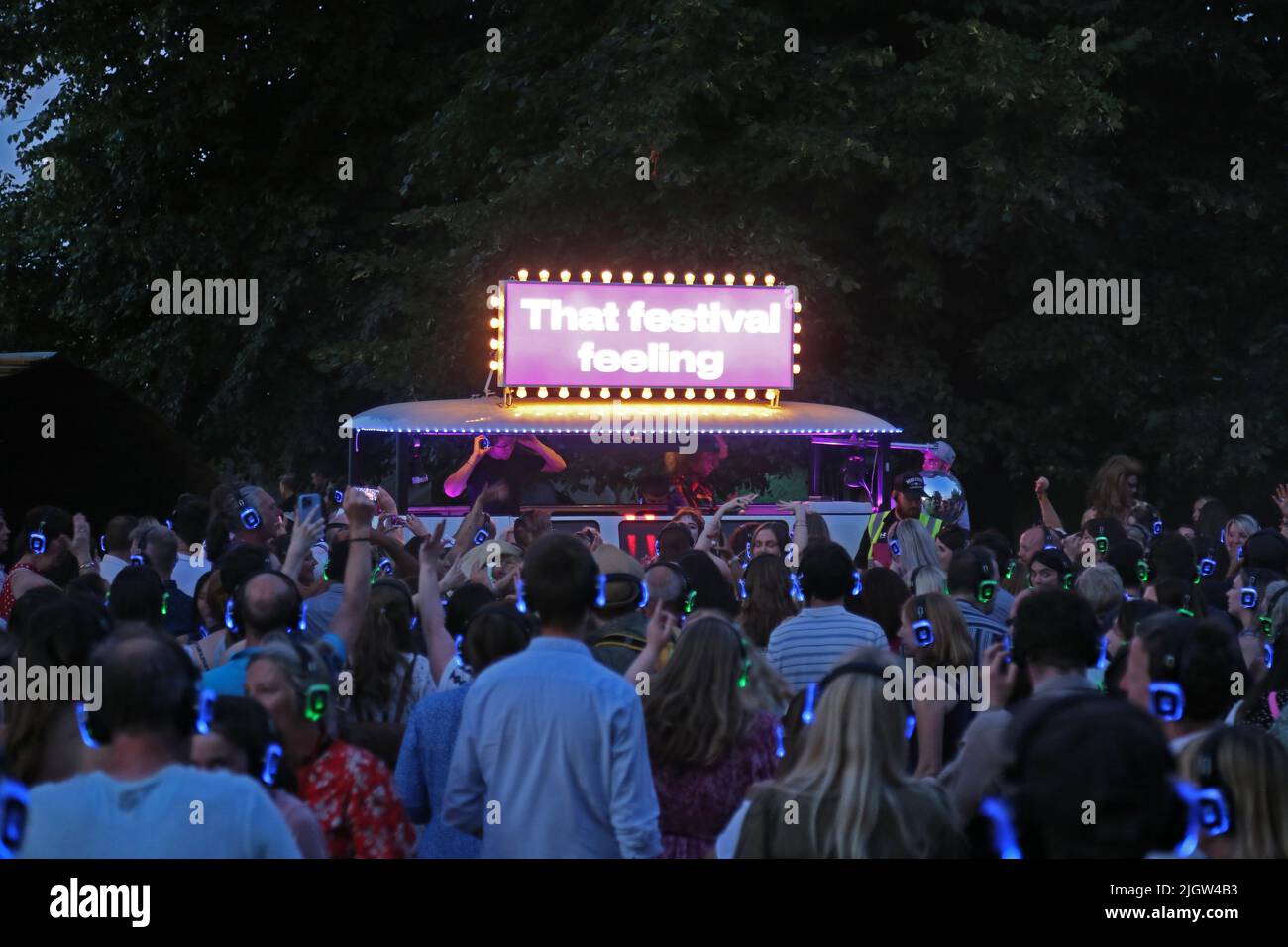 That Festival Feeling Silent Disco, Flowers After Hours, RHS Hampton Court Palace Garden Festival 2022, London, England, Großbritannien, Europa Stockfoto