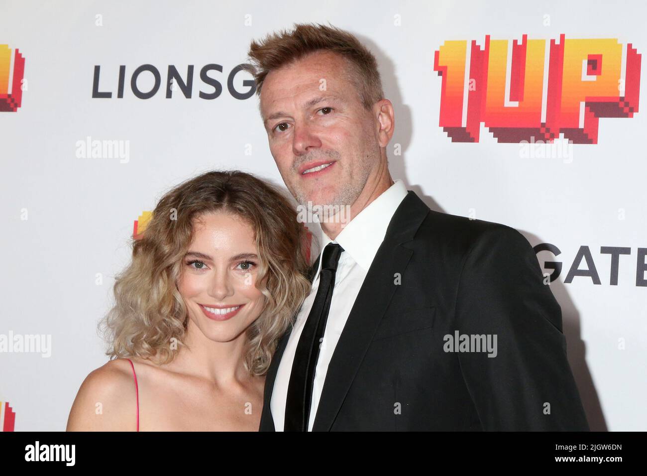 12. Juli 2022, Los Angeles, CA, USA: LOS ANGELES - 12. JULI: Cynthia Nabozny aka CYN, Kyle Newman bei der Premiere 1UP in Los Angeles am 12. Juli 2022 im Chinese Theatre 6 in Los Angeles, CA (Bildquelle: © Kay Blake/ZUMA Press Wire) Stockfoto