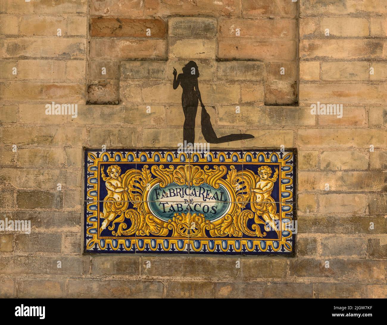 Buntes Fliesenschild an einer Wand in Sevilla, Andalusien, Spanien Stockfoto