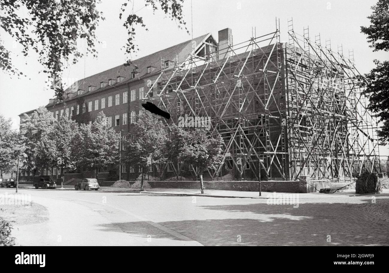 Nordwestdeutscher Rundfunk - im Wiederaufbau: Richtfest am Gebäude des Nordwestdeutschen Rundfunks am Heidelberger Platz 3 in Berlin, Deutschland 1947. Stockfoto