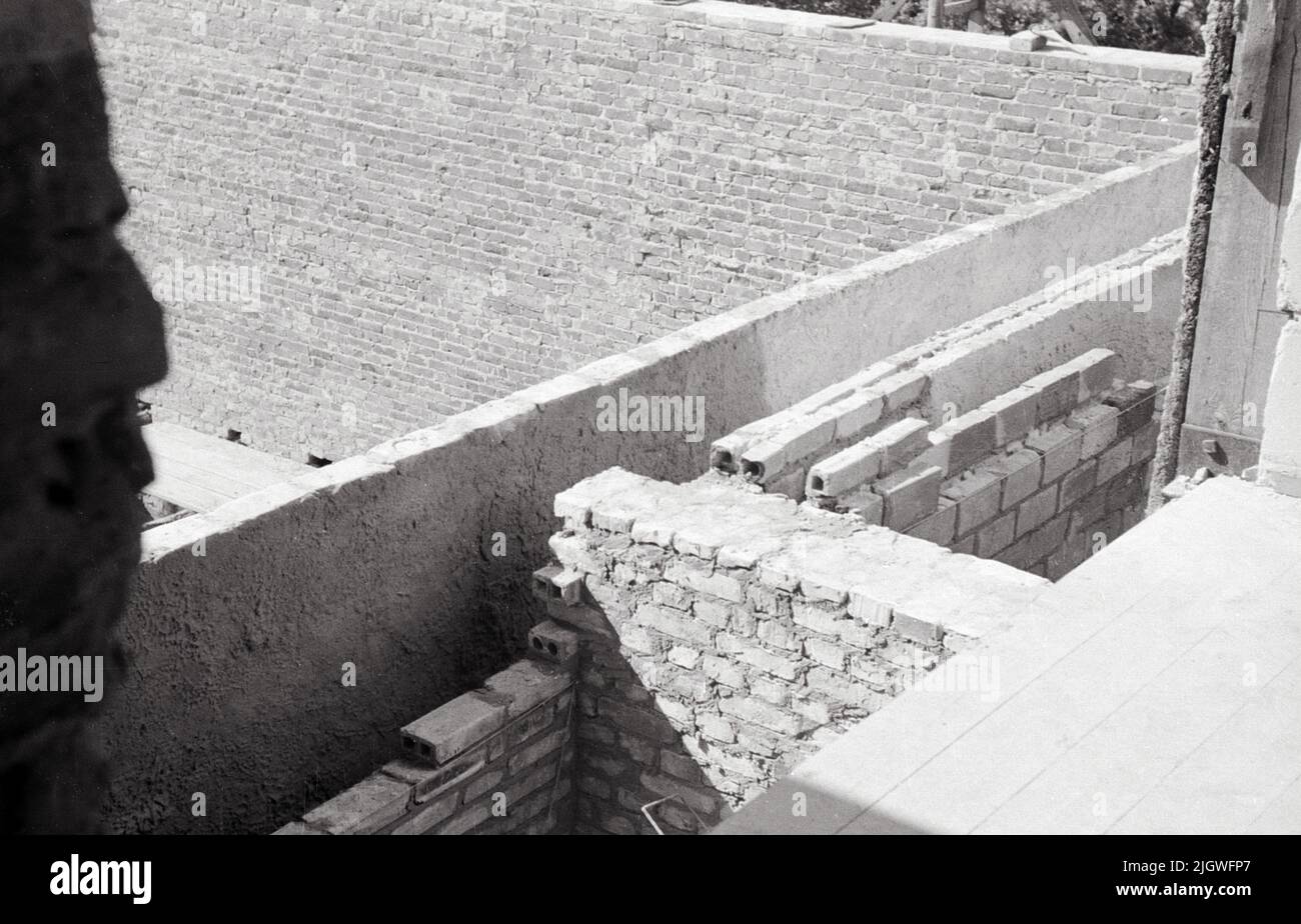 Nordwestdeutscher Rundfunk - im Wiederaufbau: Bauarbeiten im Gebäude des Nordwestdeutschen Rundfunks am Heidelberger Platz 3 in Berlin, Deutschland 1947. Stockfoto
