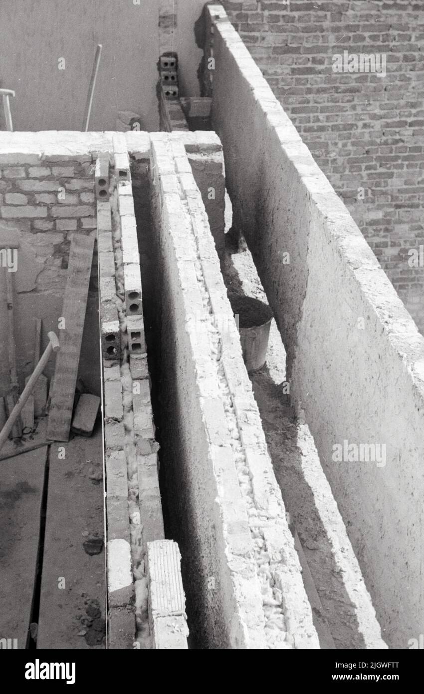 Nordwestdeutscher Rundfunk - im Wiederaufbau: Bauarbeiten im Gebäude des Nordwestdeutschen Rundfunks am Heidelberger Platz 3 in Berlin, Deutschland 1947. Stockfoto