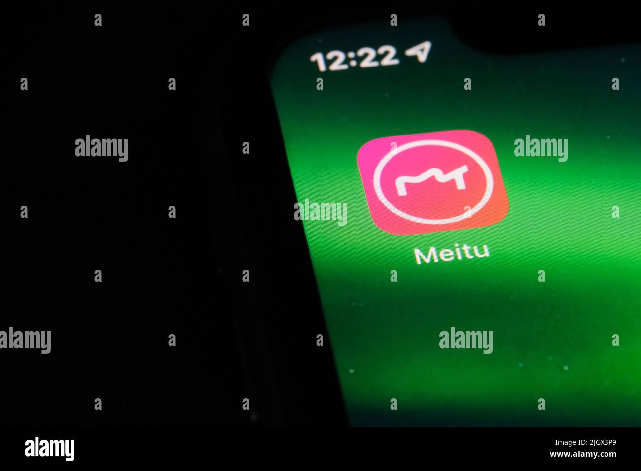 Shanghai, China-Feb 25. 2022: Nahaufnahme des Meitu Mobile App-Symbols auf dem Telefonbildschirm. Ein chinesisches Fotobearbeitungs-App- und Softwareunternehmen Stockfoto