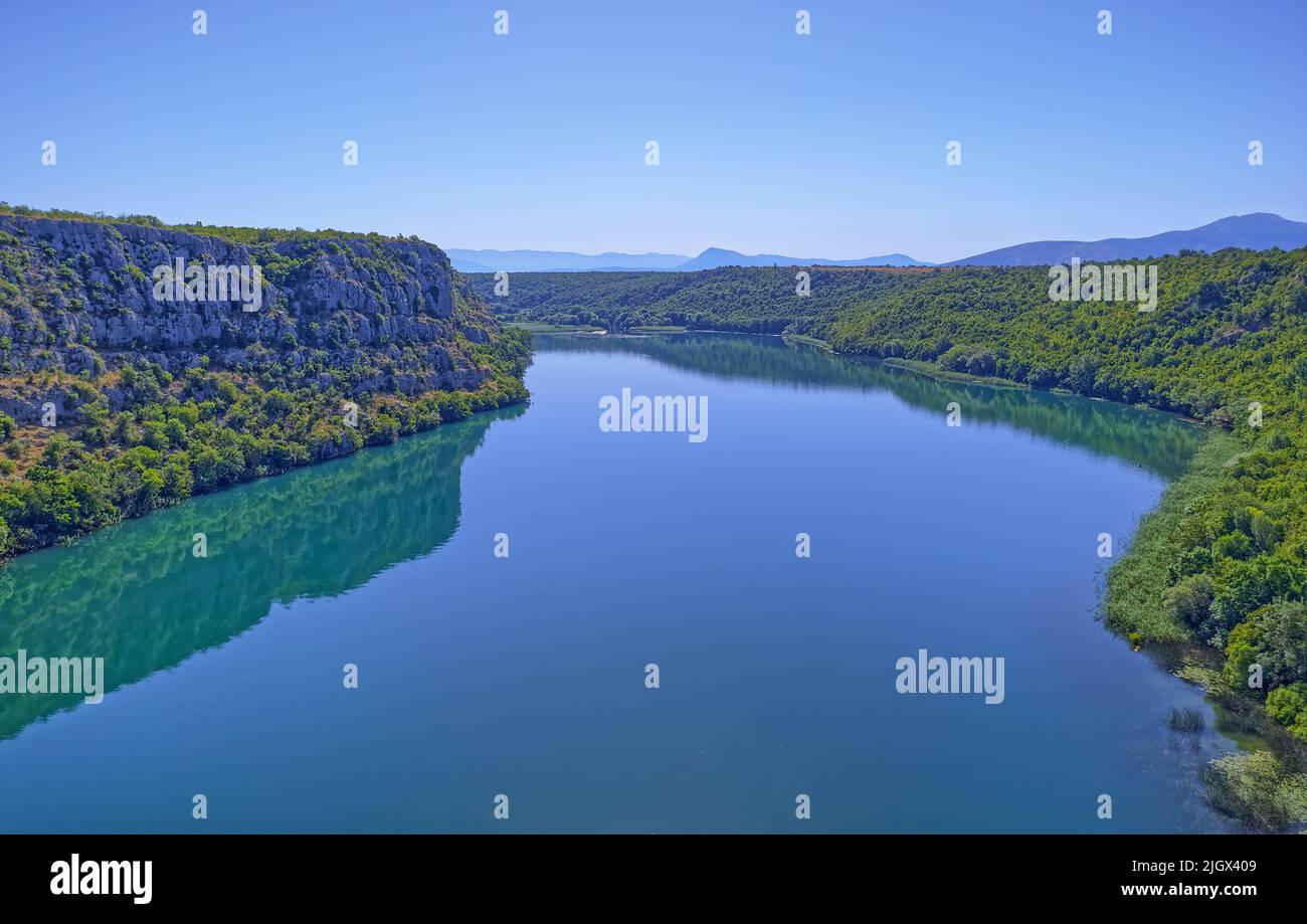 Luftaufnahme von Brljan See in Kroatien im Canyon des Flusses Krka Stockfoto