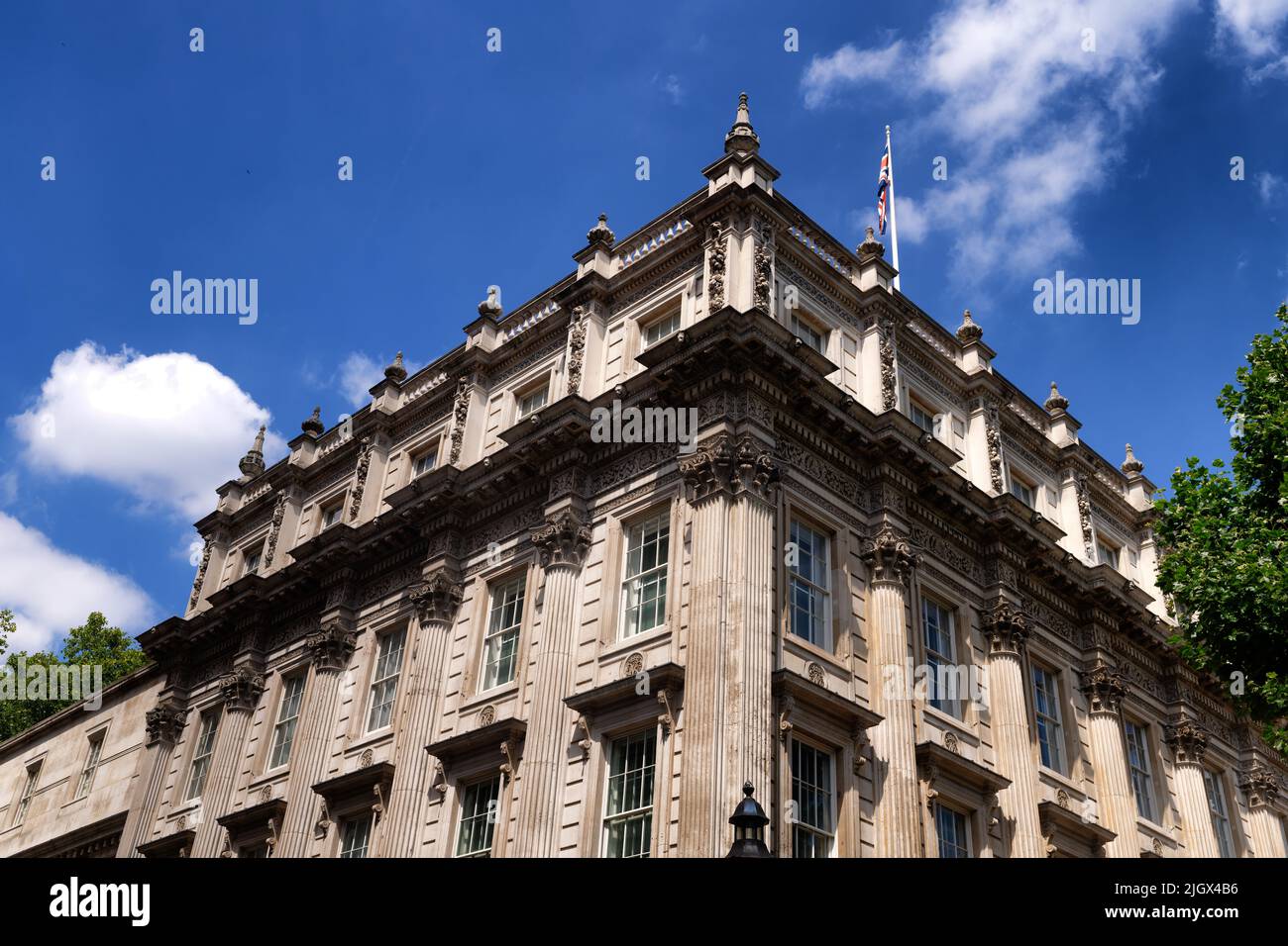 Hohe Kante über Nummer 10 Downing Street, Whitehall, England Stockfoto