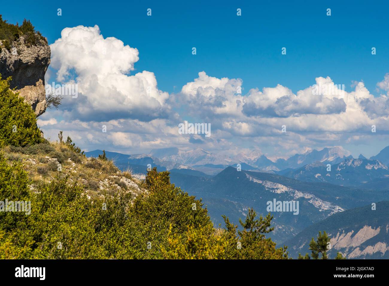 Auf dem Hochplateau von Serre Chauvière blickt man über das obere Drôme-Tal, Frankreich Stockfoto