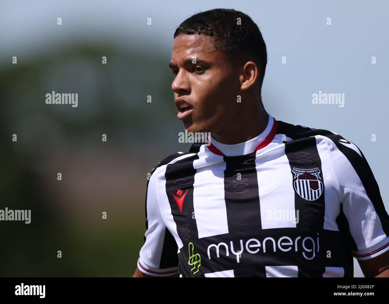 Grimsby, England, 9.. Juli 2022. Evan Khouri von Grimsby Town beim Vorsaison-Freundschaftsspiel im Linden Club, Grimsby. Bildnachweis sollte lauten: Jonathan Moscrop / Sportimage Stockfoto