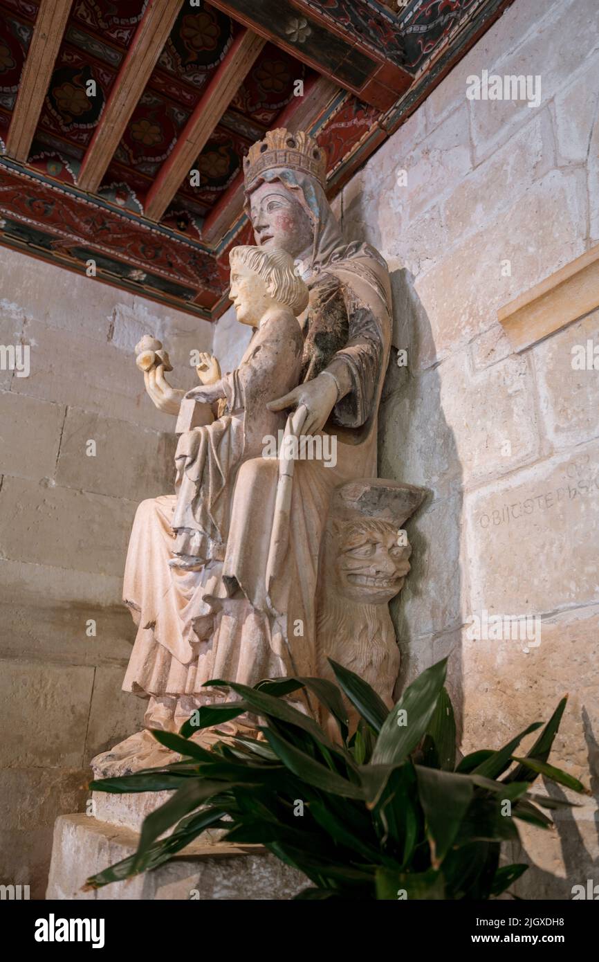 Romanischer Kreuzgang in der Abtei Santo Domingo de Silos, Kastilien und Leon, Spanien Stockfoto