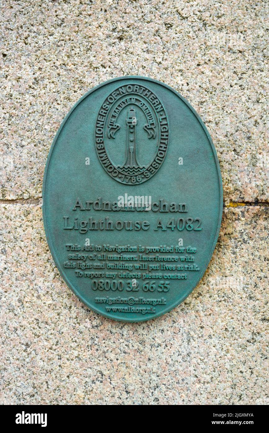 Ardnamurchan Lighthouse A4082, Schild am Fuß des Turms, Ardnamurchan, Schottland, Großbritannien Stockfoto