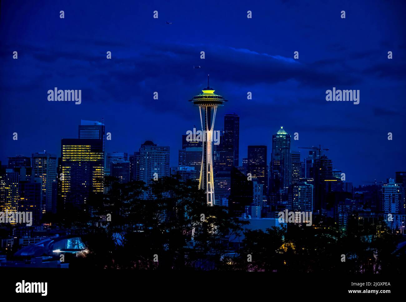Seattles Skyline bei Nacht mit dem Space Needle, Washington, USA Stockfoto