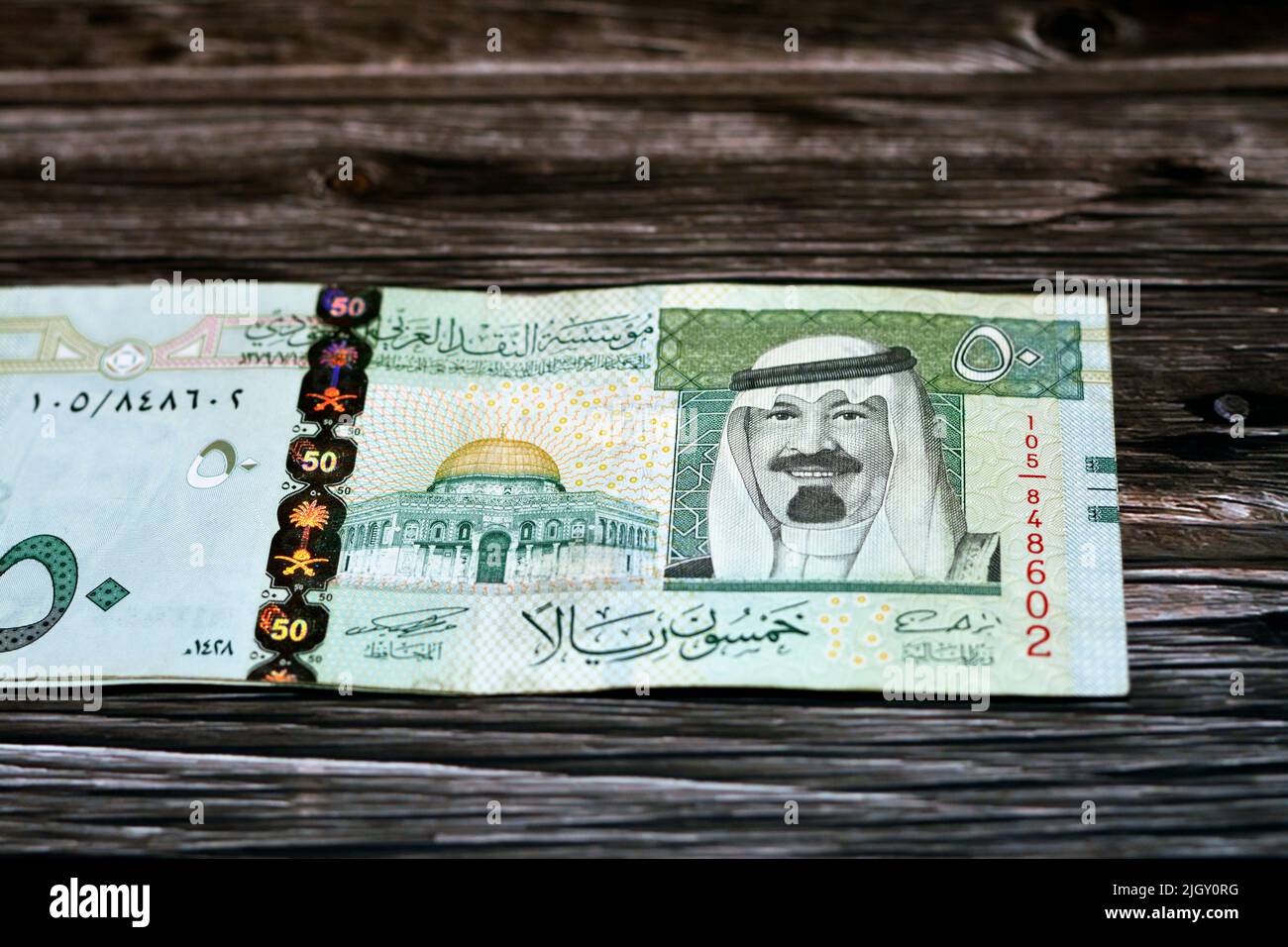 Stapel von Saudi-Arabien 50 SAR fünfzig Saudi-riyals Geldschein mit dem Foto von König Abdullah bin Abdulaziz Al Saud und dem Dome of the Rock iso Stockfoto