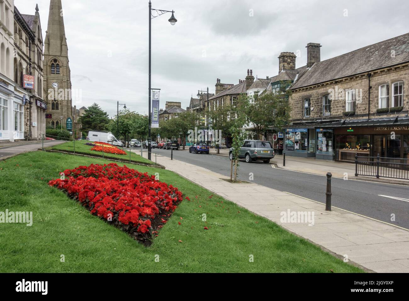 Allgemeiner Blick entlang des GRV im Zentrum von Ilkley, einer Kurstadt und Bürgergemeinde in der Stadt Bradford in West Yorkshire, Großbritannien. Stockfoto