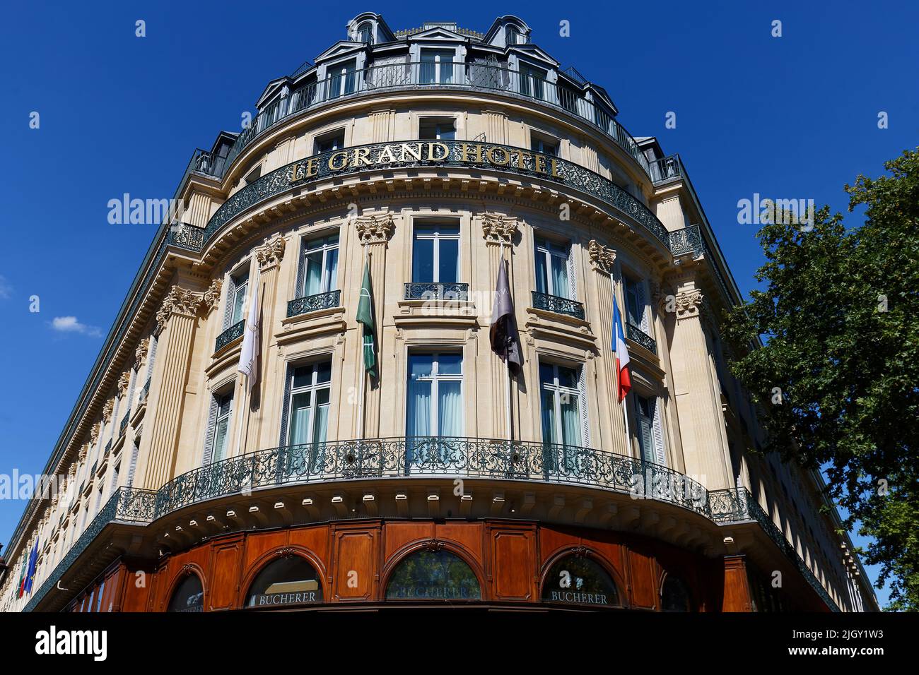 Das Le Grand Hotel Intercontinental befindet sich vor der Opéra Garnier und in der Nähe der meisten Pariser Sehenswürdigkeiten. Stockfoto