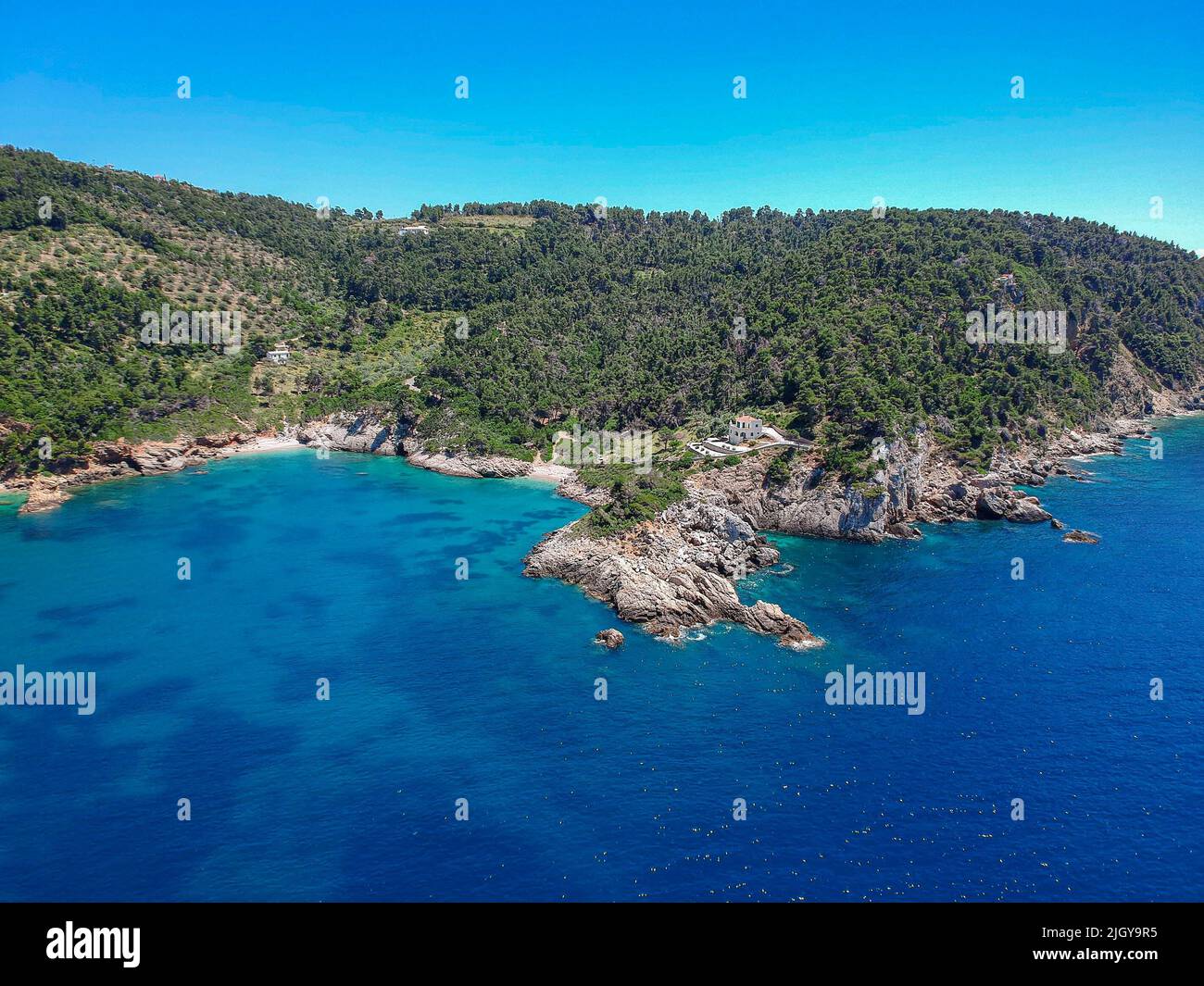 Luftaufnahme über Megali Ammos oder großen Sandstrand auf der westlichen Insel Alonissos, Griechenland, Europa Stockfoto