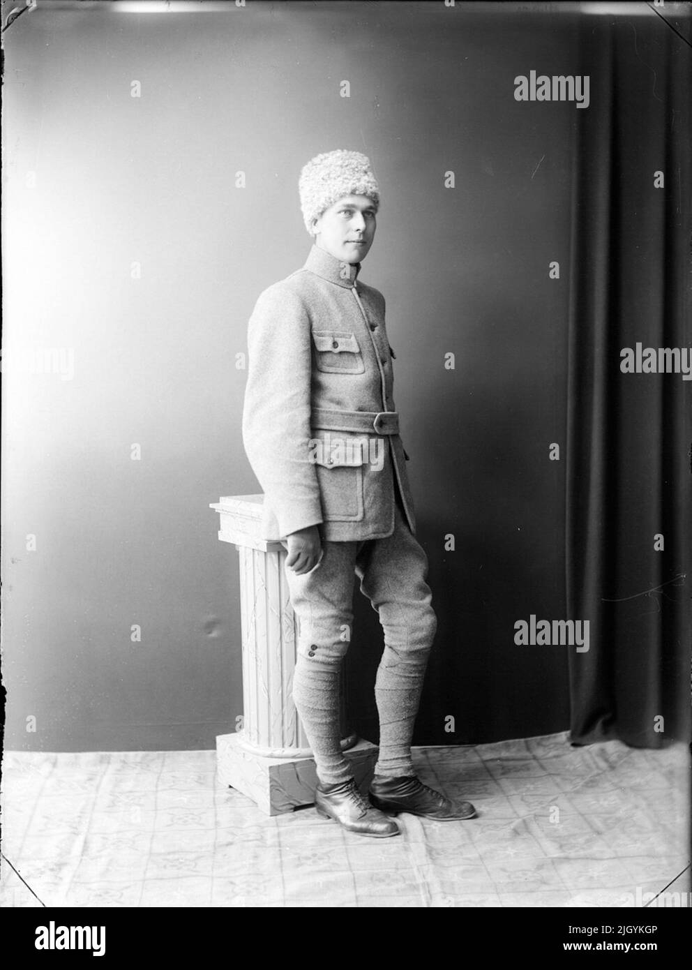 Ateljé Portrait - Mann in Uniform, Östhammar, Uppland. Ateljé Portrait - Mann in Uniform, Östhammar, Uppland Stockfoto