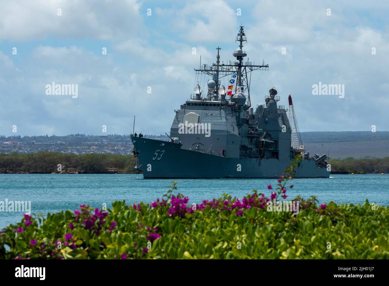 PEARL HARBOR (11. Juli 2022) der TiconderogaKlasseKreuzer USS