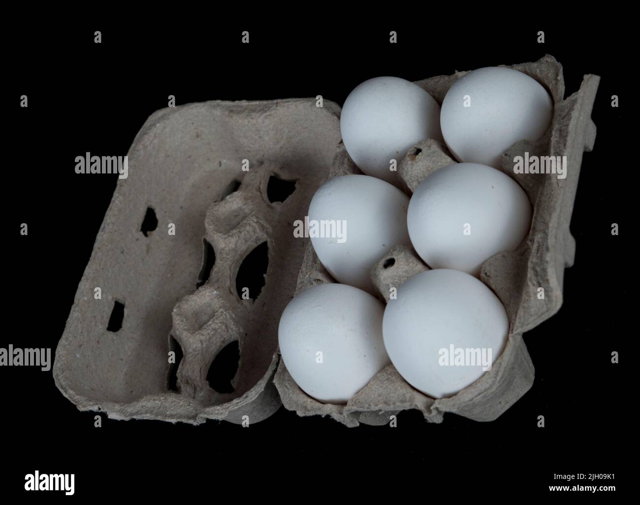 Weiße Eier in der Schachtel Stockfoto