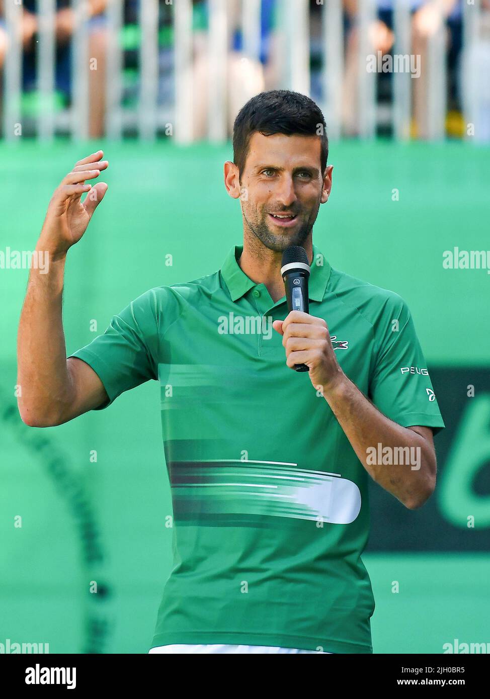 Visoko, Bosnien und Herzegowina. 13.. Juli 2022. Der serbische Tennisspieler Novak Djokovic spricht während der Eröffnung eines neuen Tennisplatzes in Visoko, Bosnien und Herzegowina, am 13. Juli 2022. Quelle: Nedim Grabovica/Xinhua/Alamy Live News Stockfoto