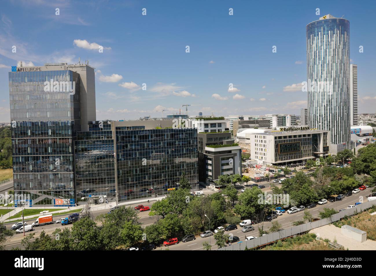 Bukarest, Rumänien - 11. Juli 2022: Details aus dem Pipera-Gebiet, dem Unternehmens- und Finanzteil der Stadt. Stockfoto