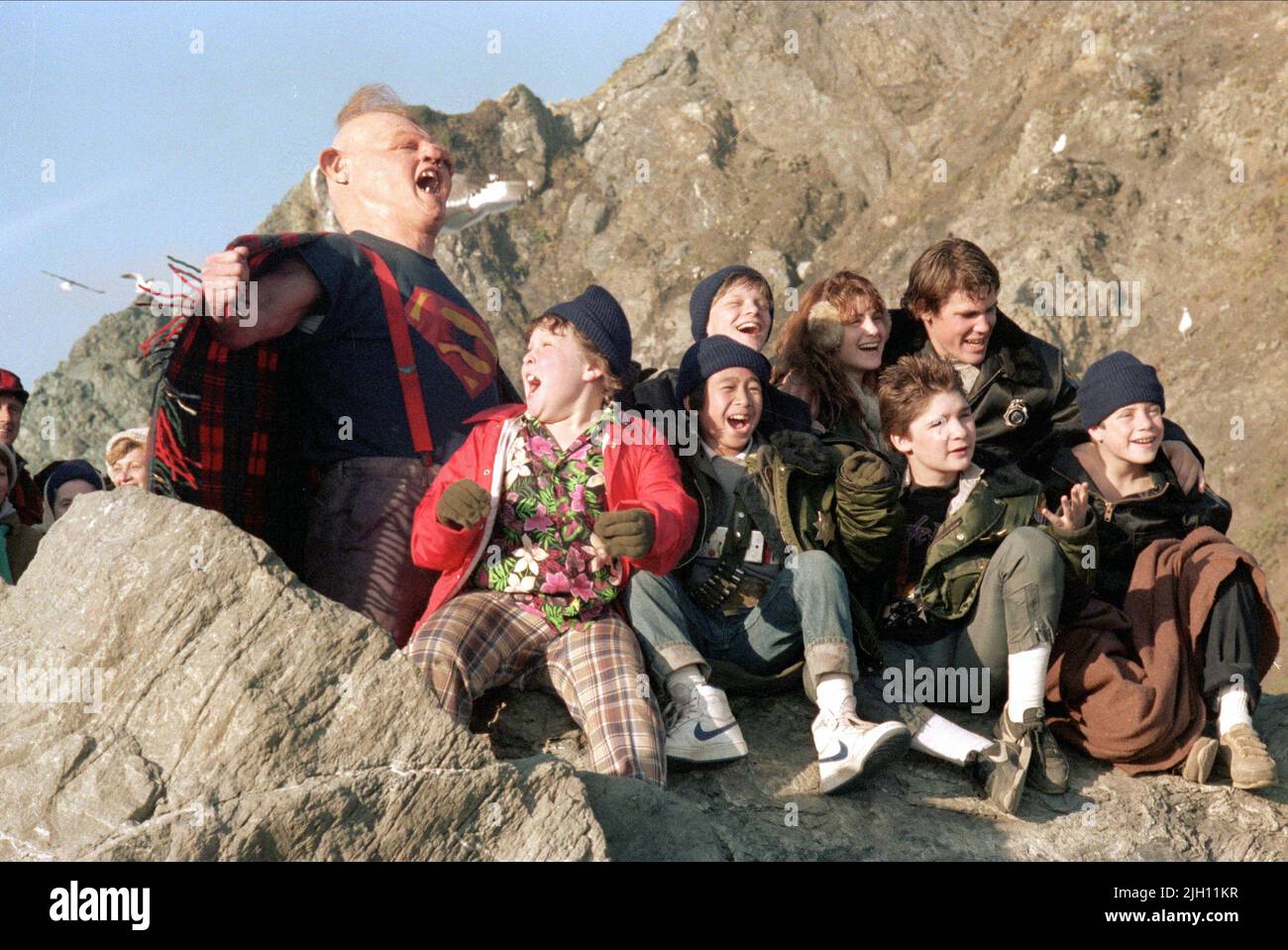 MATUSZAK, COHEN, QUAN, PLIMPTON, GREEN, FELDMAN, BROLIN, ASTIN, THE GOONIES, 1985 Stockfoto
