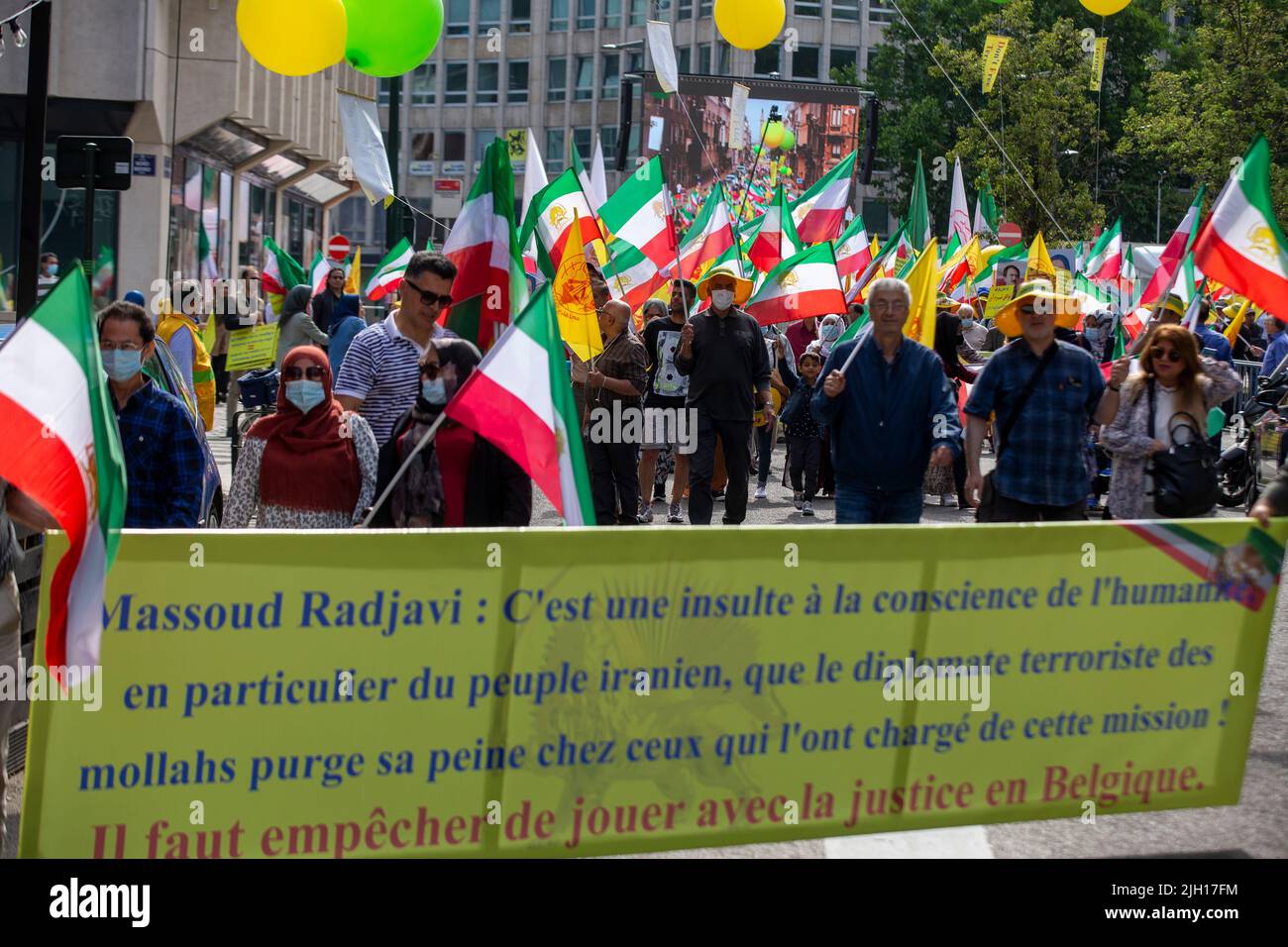 Brüssel, Belgien, 14 Juli 2022. Die Abbildung zeigt einen Protest gegen den Vertrag zwischen der belgischen Regierung und dem iranischen Regime in Brüssel am Donnerstag, den 14. Juli 2022. In den letzten Tagen wurde über einen Gesetzesentwurf diskutiert, der es Belgien ermöglichen würde, Gefangene mit dem Iran auszutauschen. BELGA FOTO NICOLAS MAETERLINCK Stockfoto