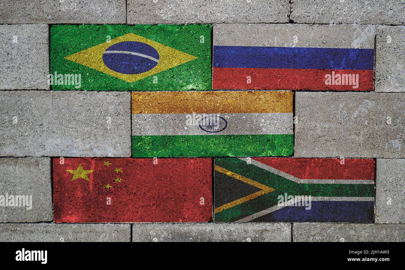 brics-Staaten Flaggen auf Backsteinmauer Konzeptfoto Stockfoto